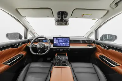 2024款 传祺E8新能源 2.0L 150km 龙腾光辉版+内饰