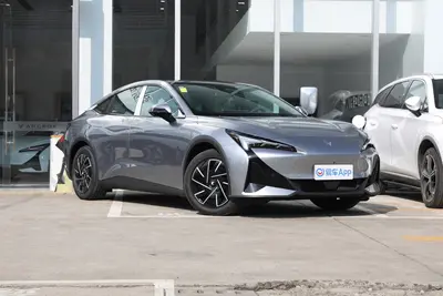 2024款 极狐 阿尔法S5 560PRO 前驱185kW外观