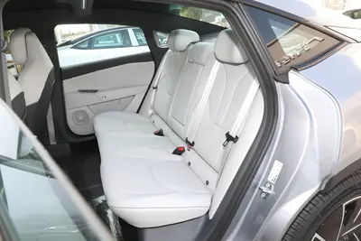 2024款 极狐 阿尔法S5 560PRO 前驱185kW空间