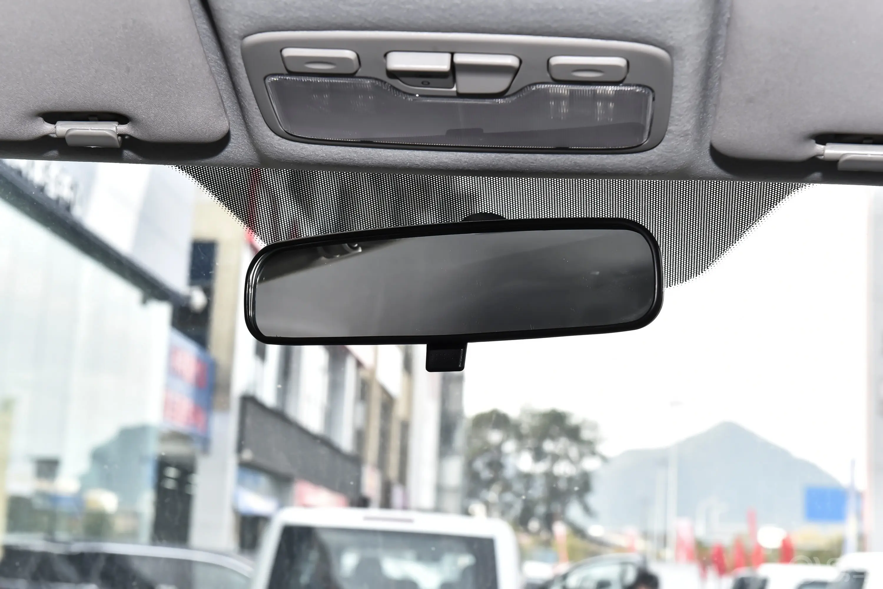 瑞风M3PLUS 1.8L 舒适版 9座内后视镜