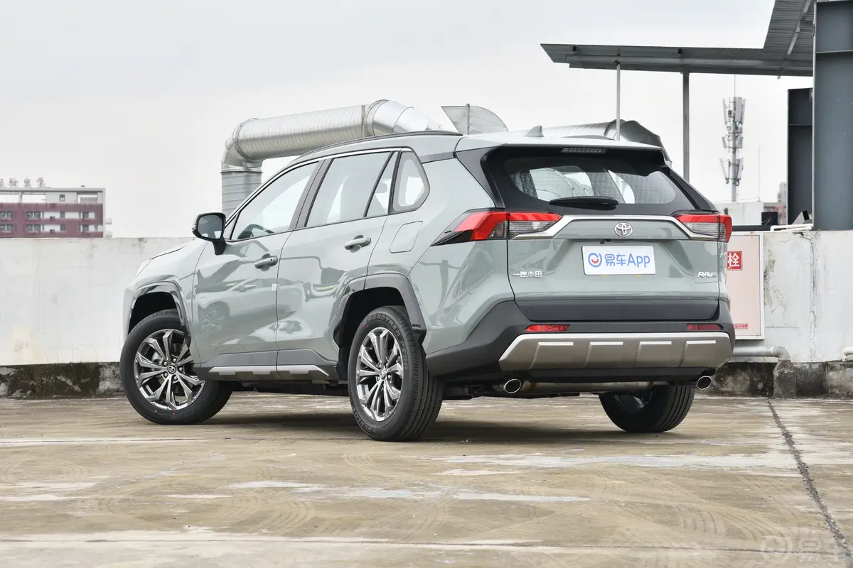 RAV4荣放2.0L 两驱风尚PLUS版侧后45度车头向左水平