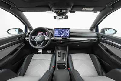 2025款 高尔夫 300TSI R-Line内饰