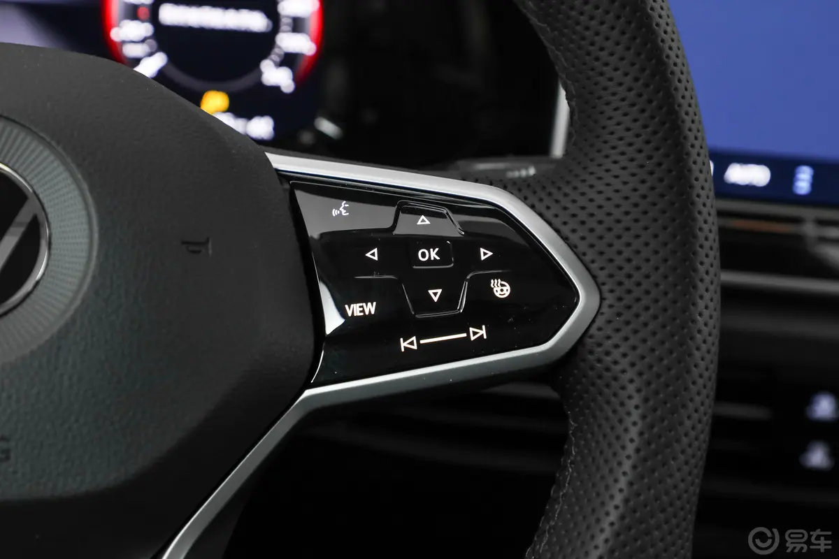 高尔夫300TSI Pro右侧方向盘功能按键