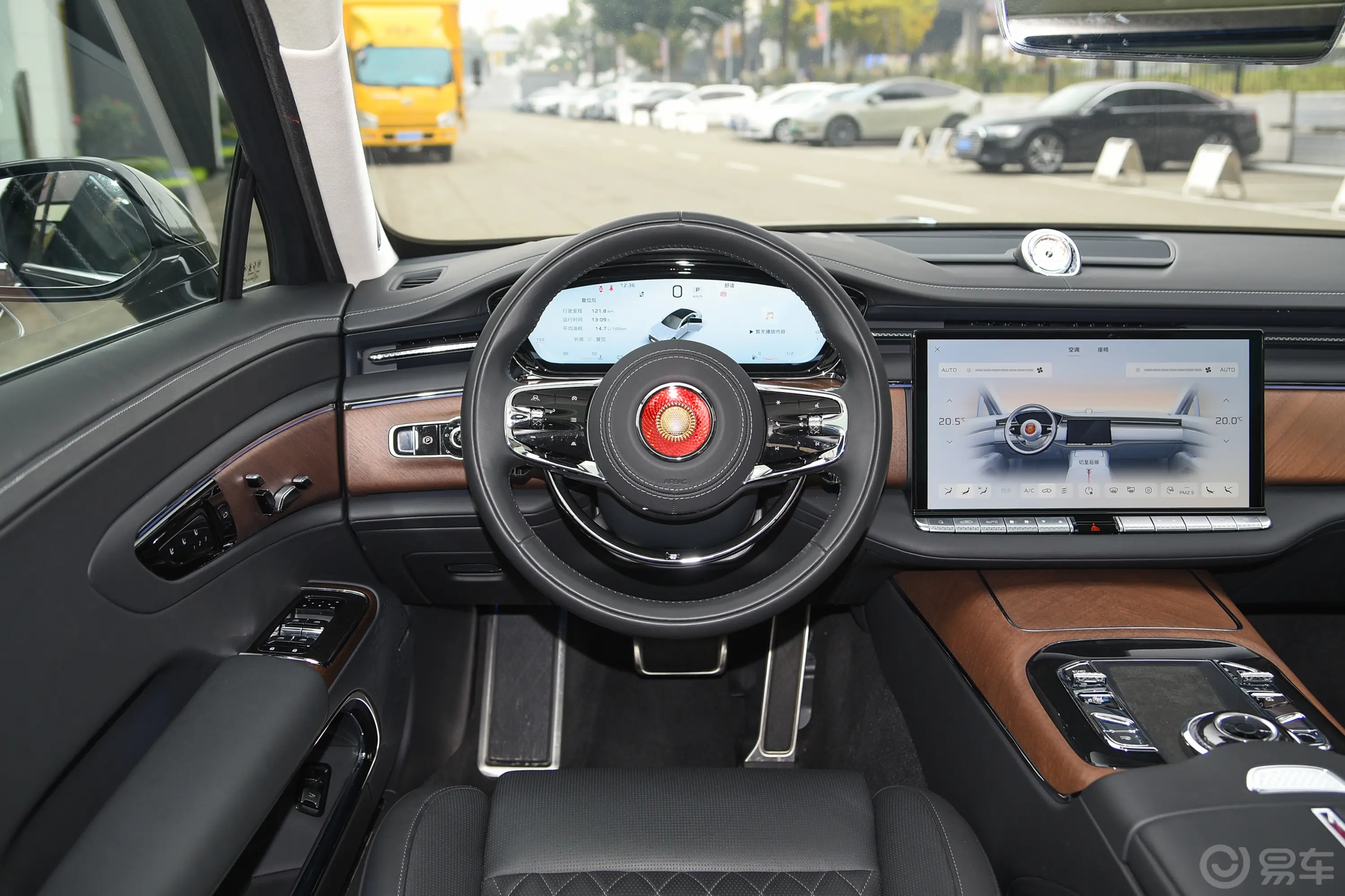 红旗国雅3.0T V6版 5座驾驶位区域