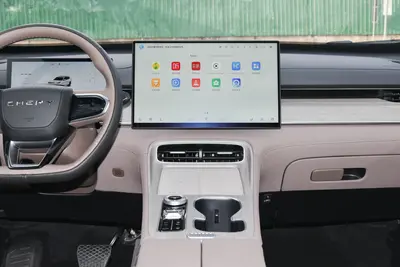 2025款 瑞虎8 PLUS C-DM 1.5T 116km 尊贵型 5座内饰