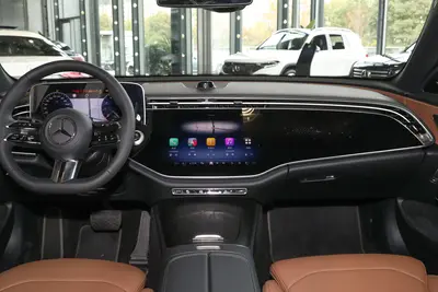 2025款 奔驰E级 E 300 L 运动尊贵型内饰