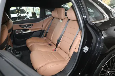 2025款 奔驰E级 E 300 L 运动尊贵型空间