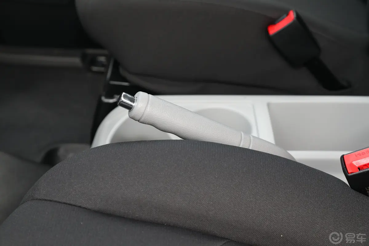 瑞风M3PLUS 1.8L 经典版 5座驻车制动