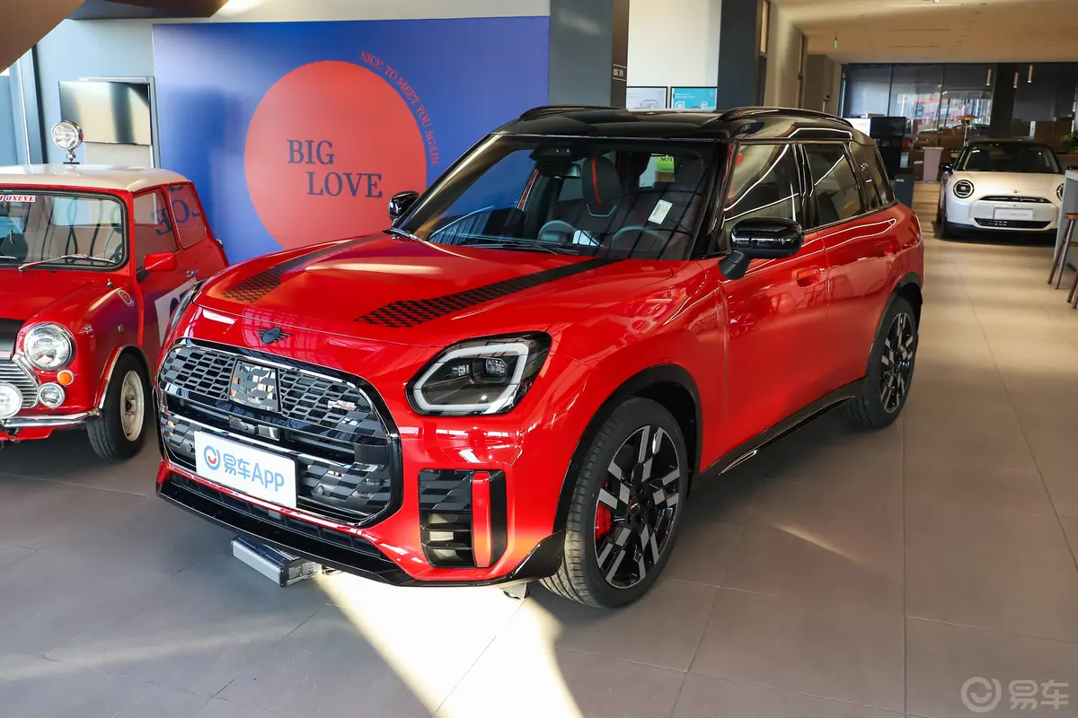 MINI JCW COUNTRYMAN2.0T JOHN COOPER WORKS侧前45度车头向左水平