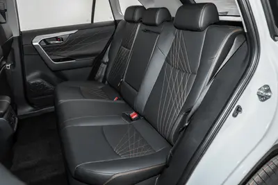 2024款 RAV4荣放 双擎 2.5L 两驱精英PLUS版空间
