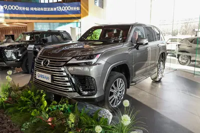 2025款 雷克萨斯LX LX700h VIP领世版外观