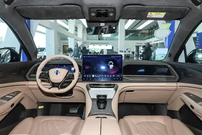 2024款 腾势N7 702km 后驱智驾Pro猎影版内饰