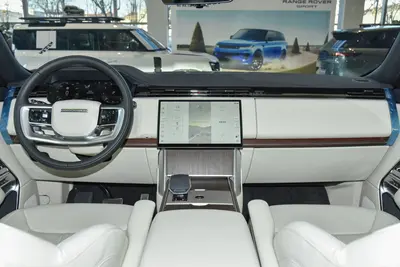 2025款 揽胜 3.0 L6 400PS 盛世加长版 5座内饰