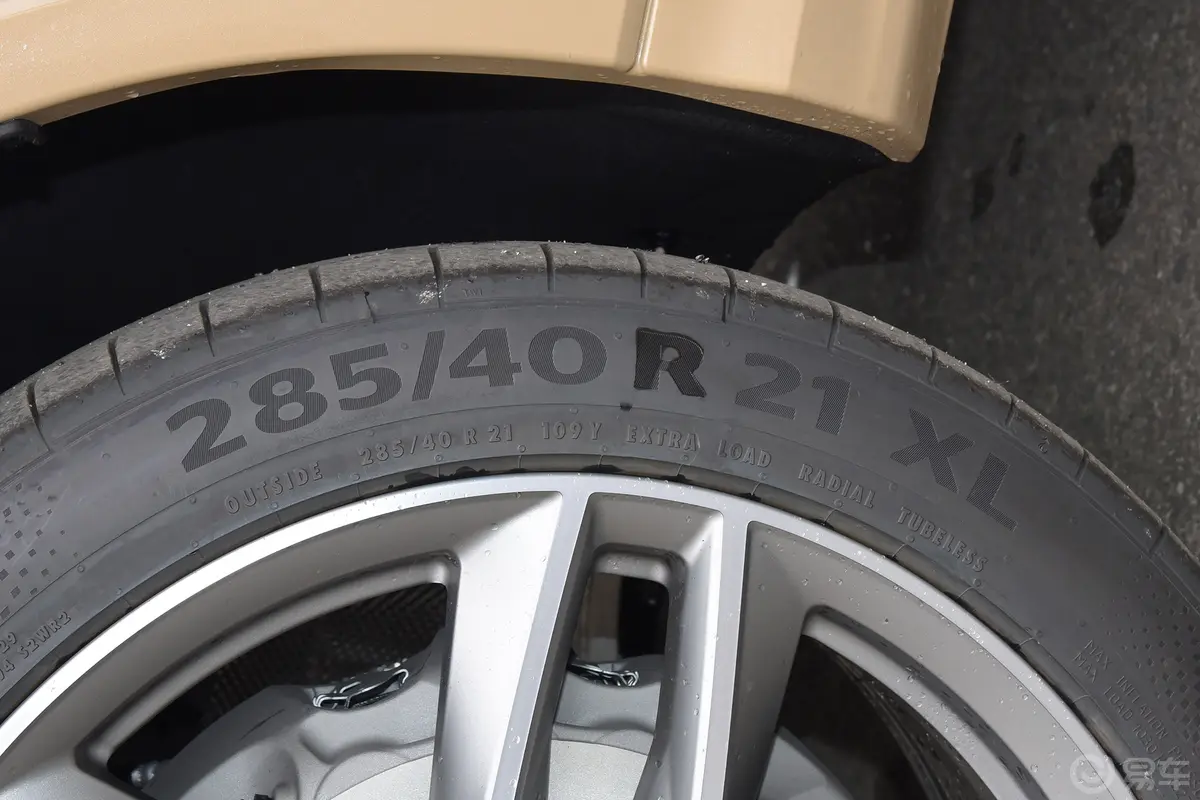 奥迪Q755 TFSI quattro S line运动型 7座前轮胎尺寸