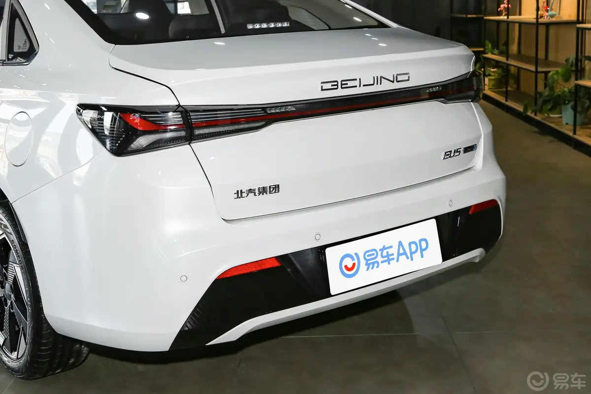 北京EU5 PLUSR600 优享出行版车尾特写