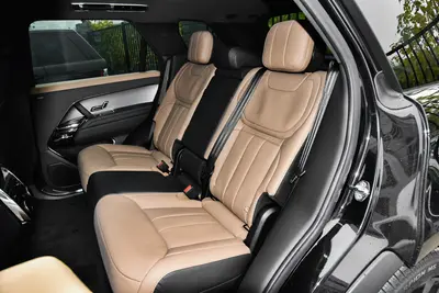 2025款 揽胜运动 3.0T Dynamic HSE空间