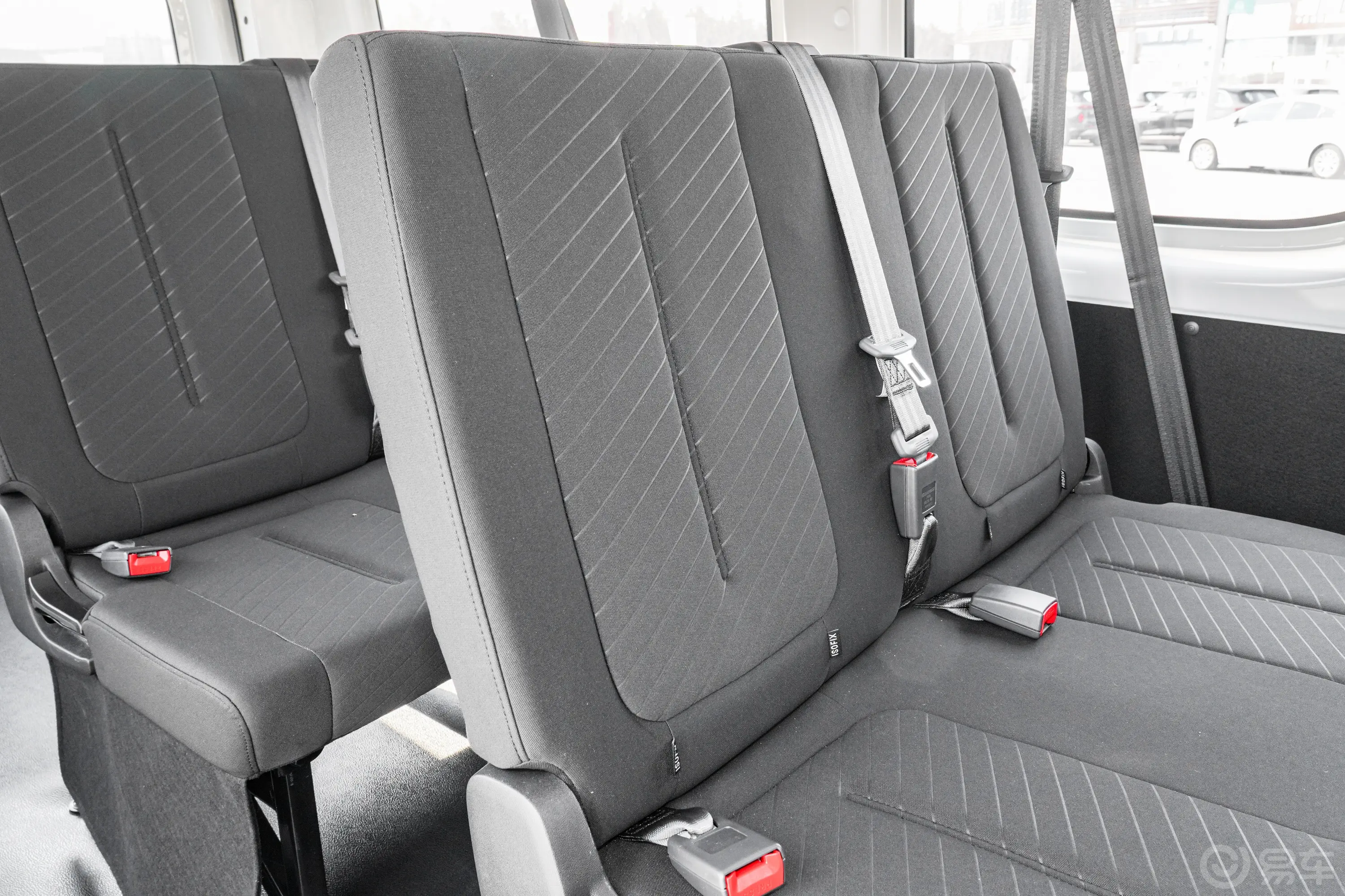 长安凯程V919速运舱 320km 短轴高顶标准型 6座后排空间