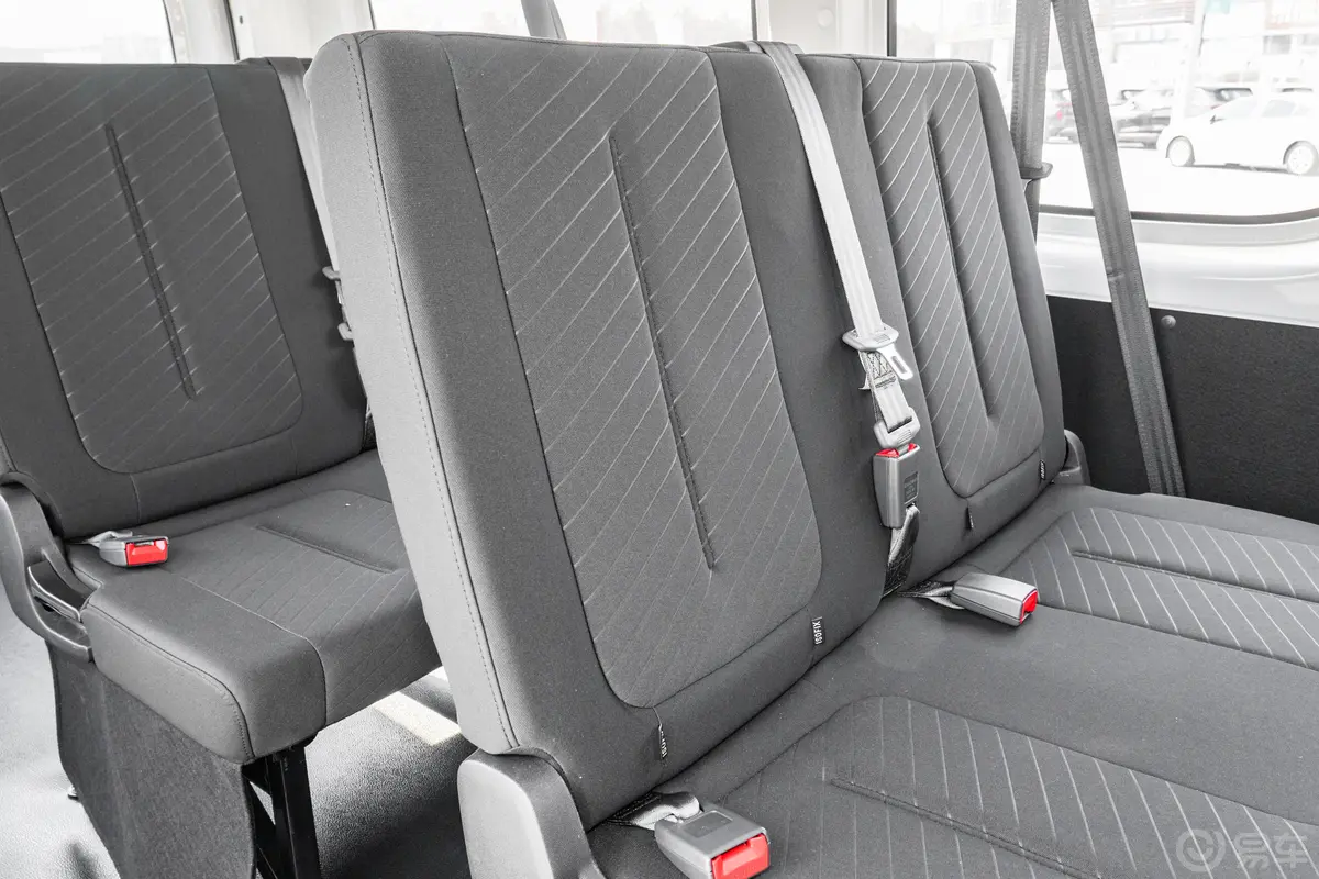 长安凯程V919速运舱 320km 短轴高顶标准型 6座后排空间