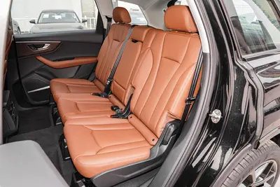 2025款 奥迪Q7 45 TFSI quattro S line黑武士型 5座空间