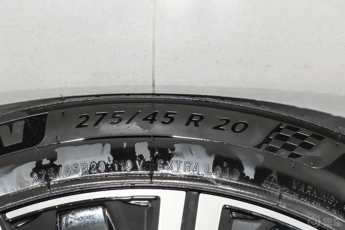 沃尔沃XC90B6 智雅豪华版 7座前轮胎尺寸