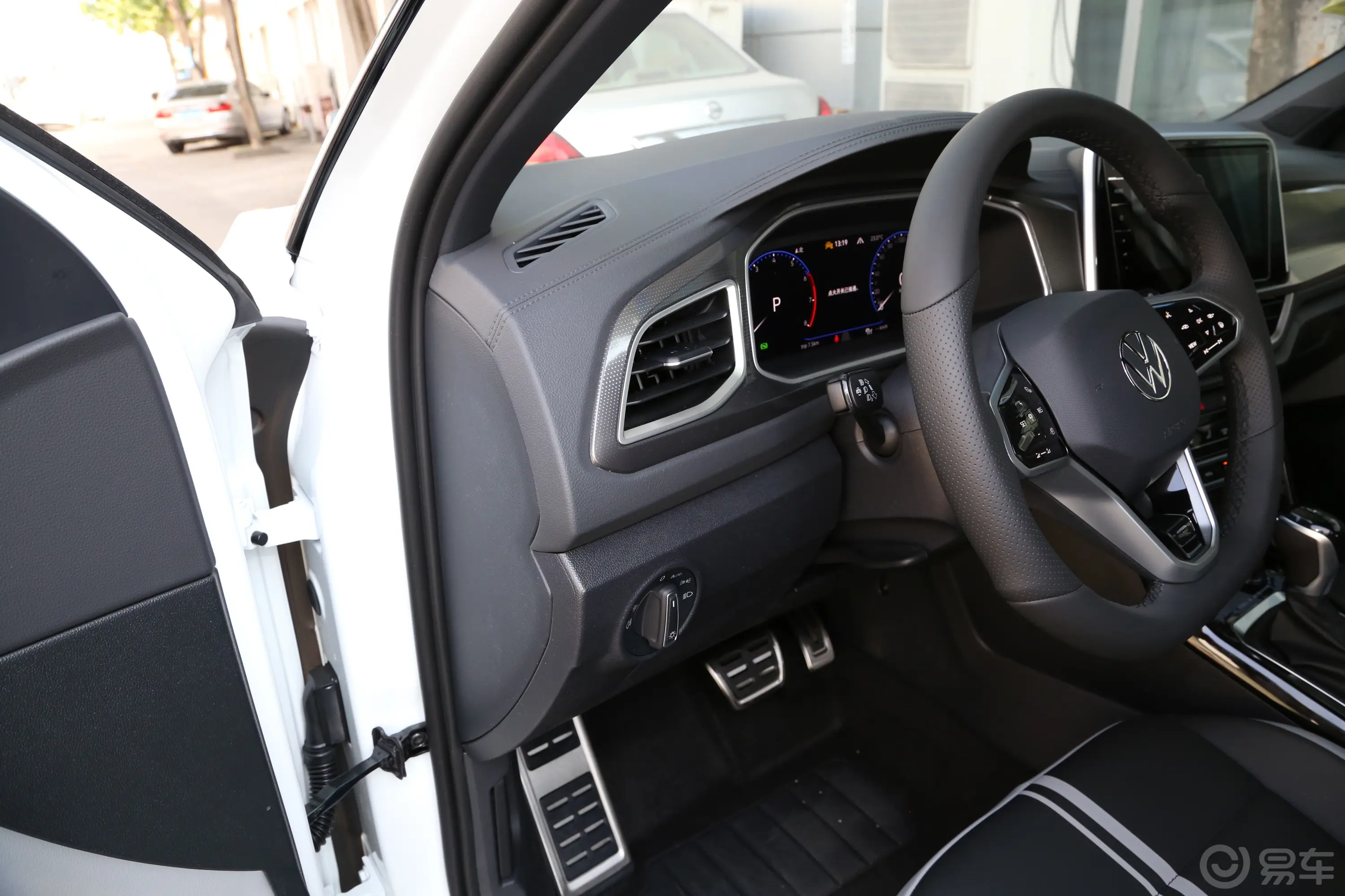 探歌300TSI 星光版主驾驶位
