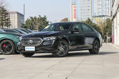 2025款 奔驰E级(进口) E260 运动版外观