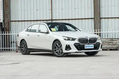 2025款 宝马5系(进口) 530i 领先型 M运动套装外观