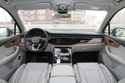 2025款 奥迪Q7 55 TFSI quattro S line尊贵型 7座内饰