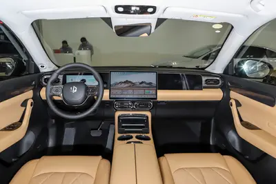 2024款 零跑C11 增程版 300km 300激光雷达版内饰