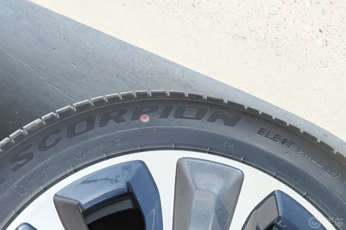 智界R7增程版 251km 后驱Max前轮胎品牌