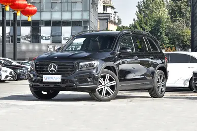 2025款 奔驰GLB GLB 220 4MATIC 7座外观