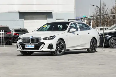 2025款 宝马5系 525Li M运动套装外观
