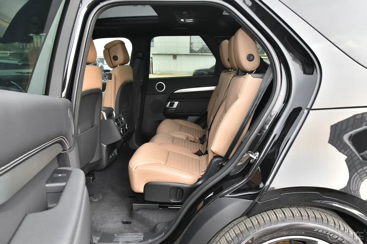 发现3.0T 360PS R-Dynamic HSE后排空间