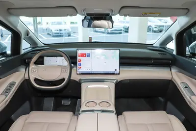 2024款 小鹏X9 610 前驱长续航 Max内饰