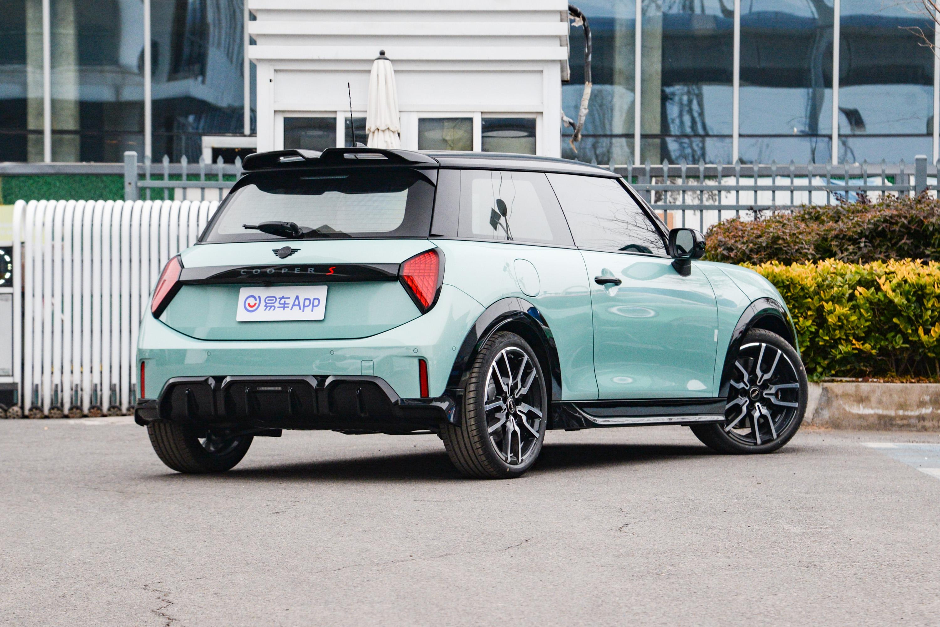 【MINI2.0T COOPER S 赛车手 三门版侧后45度车头向右水平图片-汽车图片大全】-易车