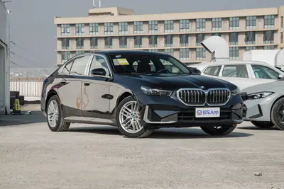 2025款 宝马5系 525Li 豪华套装外观