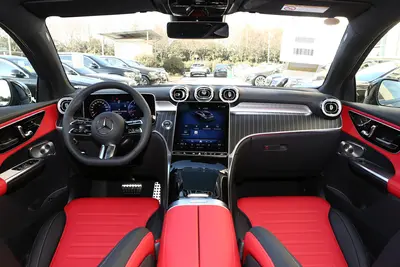 2025款 奔驰GLC轿跑 GLC 300 4MATIC 轿跑SUV内饰
