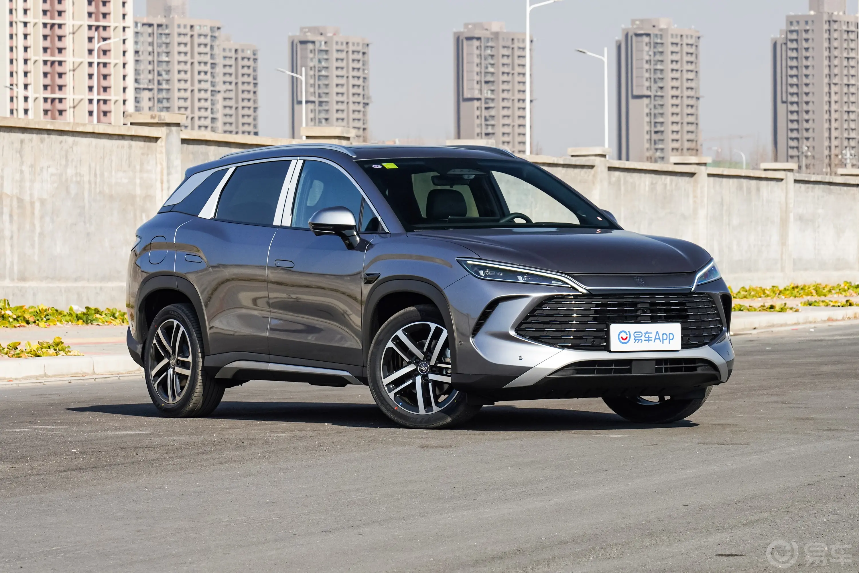宋L DM-i智驾版 1.5L 112km 超越型侧前45度车头向右水平
