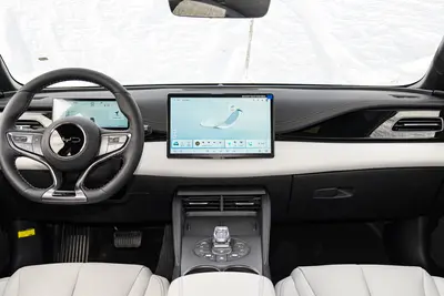 2025款 海豹06 DM-i 智驾版 1.5L 80km 尊贵型内饰