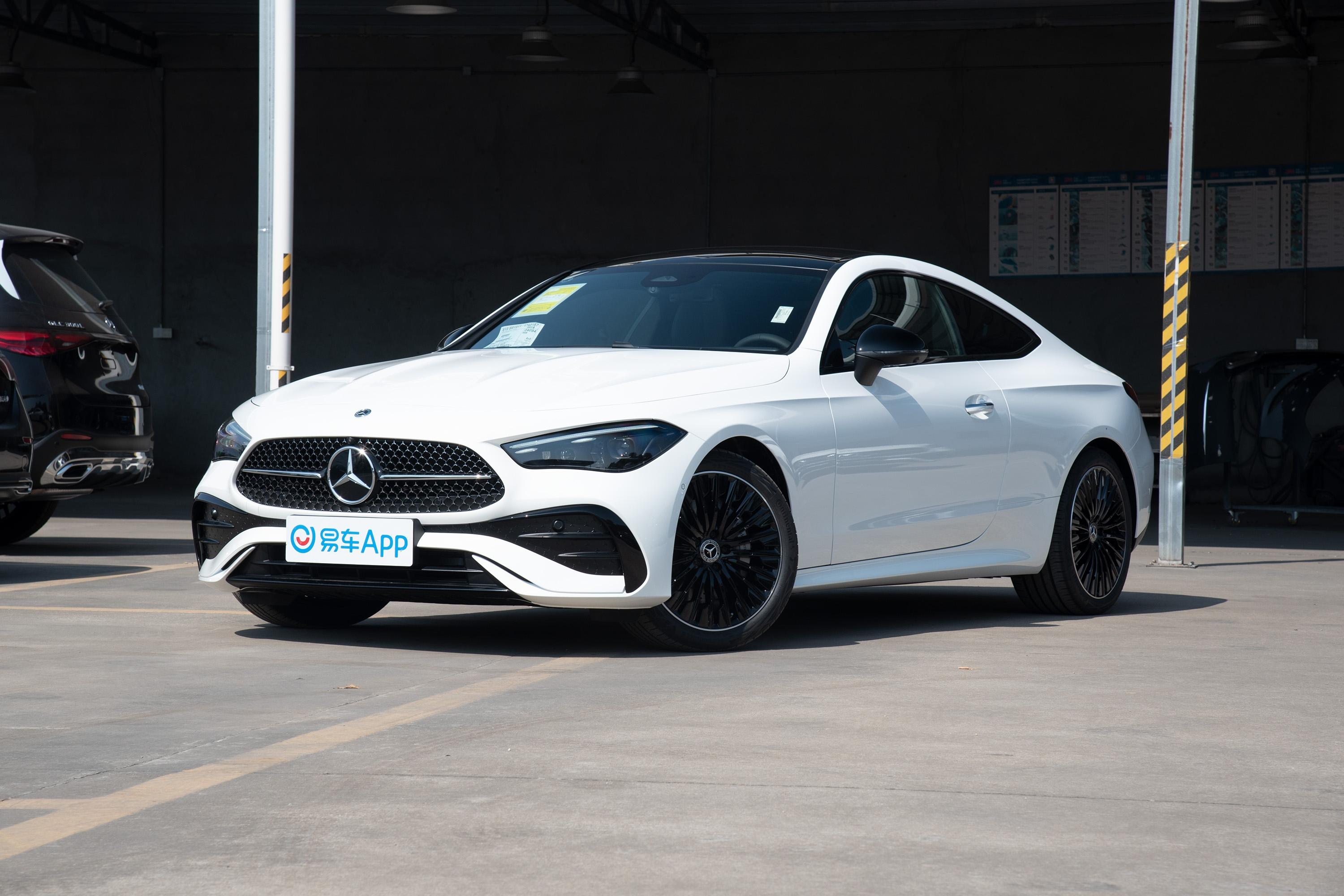 【奔驰CLECLE 300 4MATIC 豪华型轿跑车侧前45度车头向左水平图片-汽车图片大全】-易车
