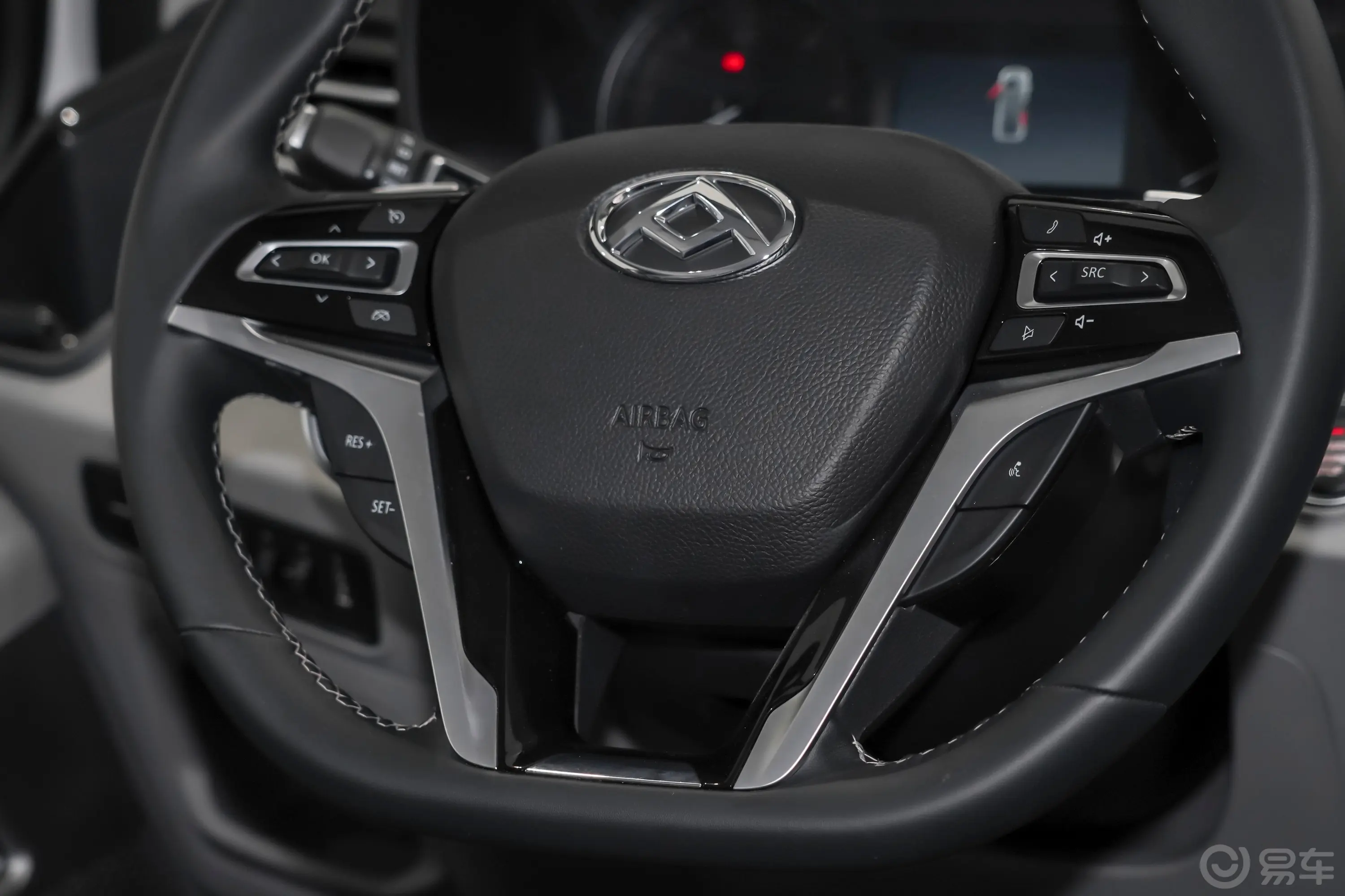 新途V702.0T 自动短轴超低顶精英版110kW 5/6座主驾安全气囊