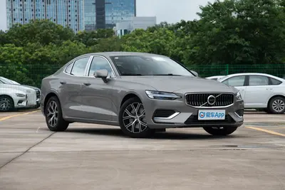 2025款 沃尔沃S60 B4 智逸豪华版外观
