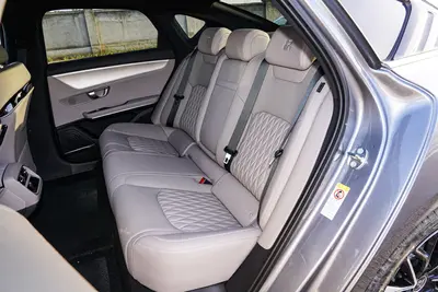2025款 汉 EV 智驾版 506km 尊贵型空间