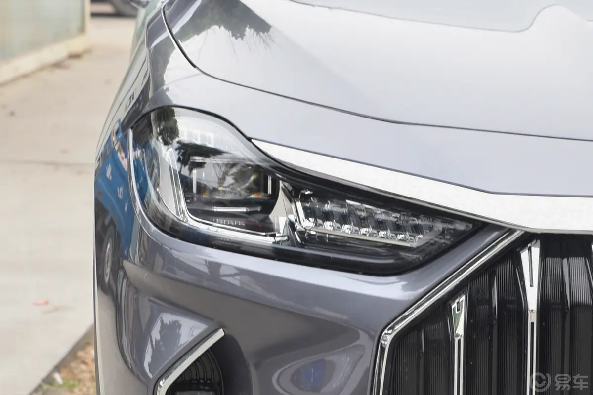 捷途X70 PLUS冠军版 1.5T 手动冠军 7座外观灯组