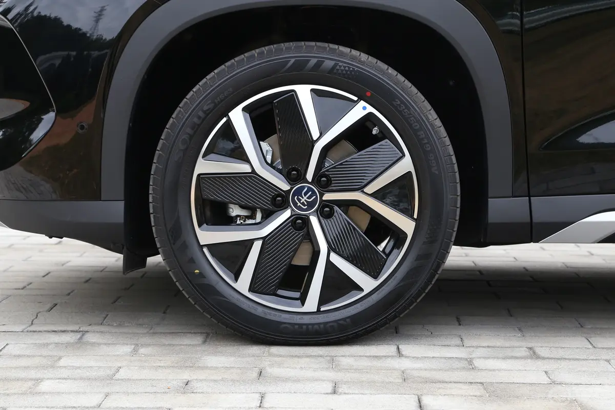 宋L DM-i智驾版 1.5L 160km 卓越型前轮毂造型
