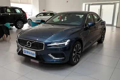 2025款 沃尔沃S60 B4 智远豪华版外观