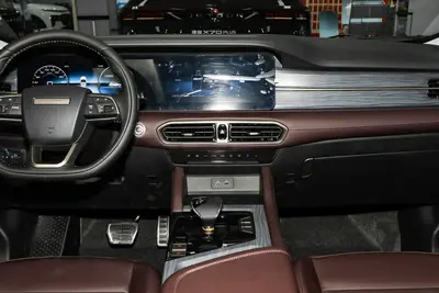2025款 捷途X90 PLUS 超越版 1.6T 双离合大家庭欢乐版 7座内饰