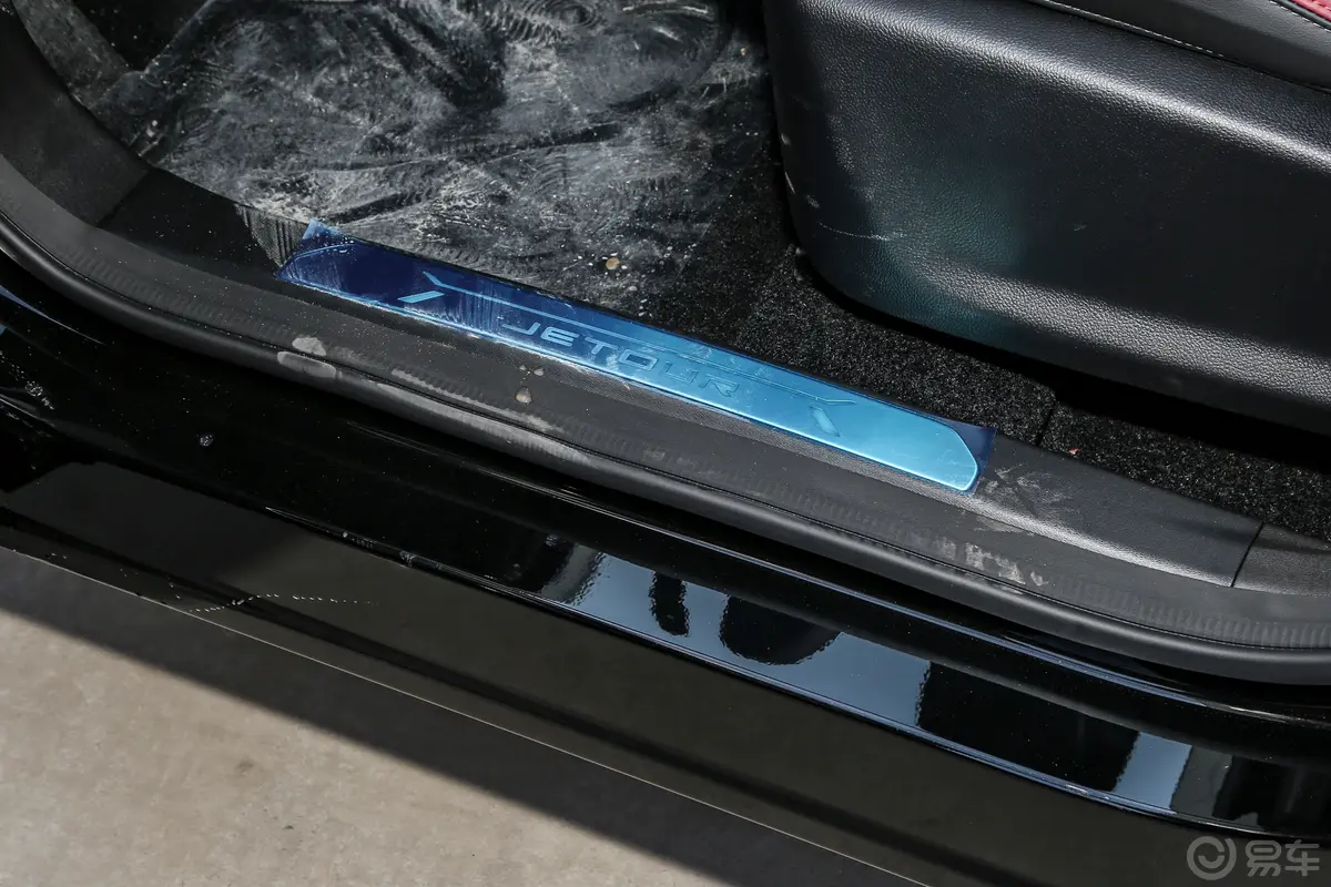 捷途X70 PLUS冠军版 1.5T 双离合冠军MAX 5座前排迎宾踏板