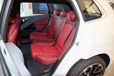 2025款 宝马X3 xDrive30L 尊享型 M运动套装空间