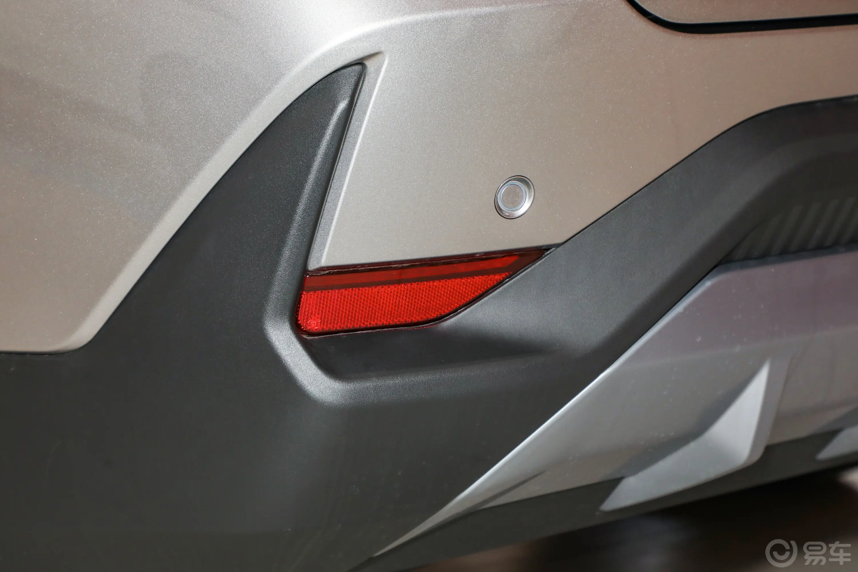 银河L7EM-i 1.5L 115km 探索＋版外观细节